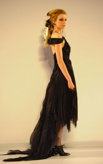 Illustration for article titled Chanel Haute Couture An Expensive Hit & Miss